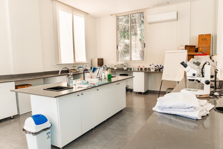 bio-laboratories-01