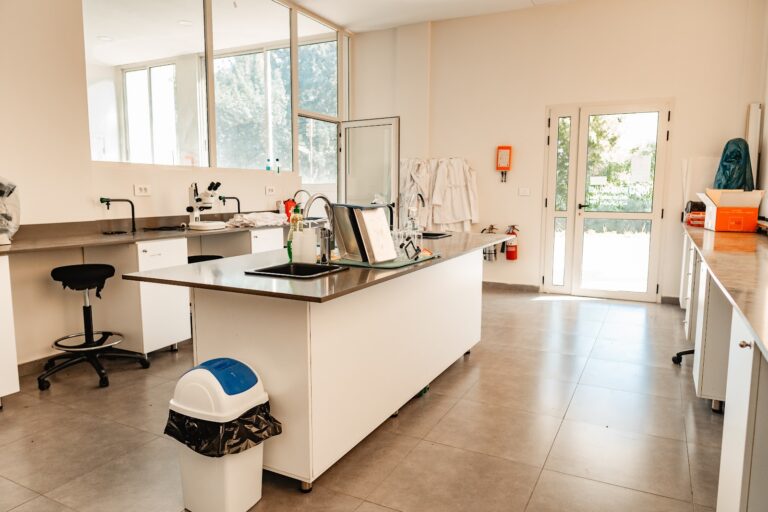 bio-laboratories-02