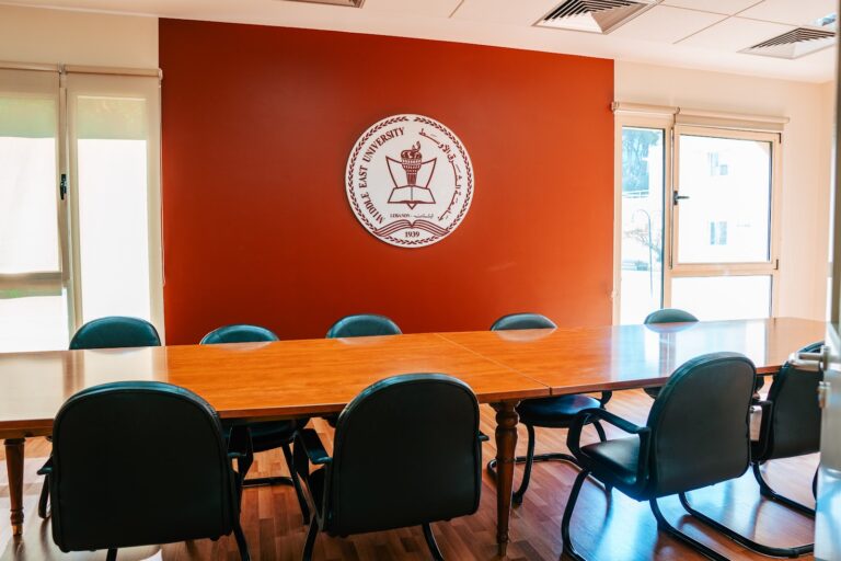 uh-leadership-conference-room-01