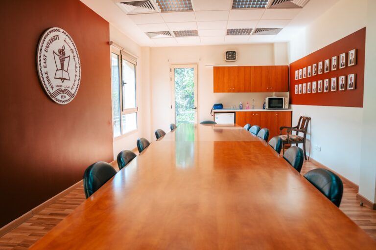 uh-leadership-conference-room-02
