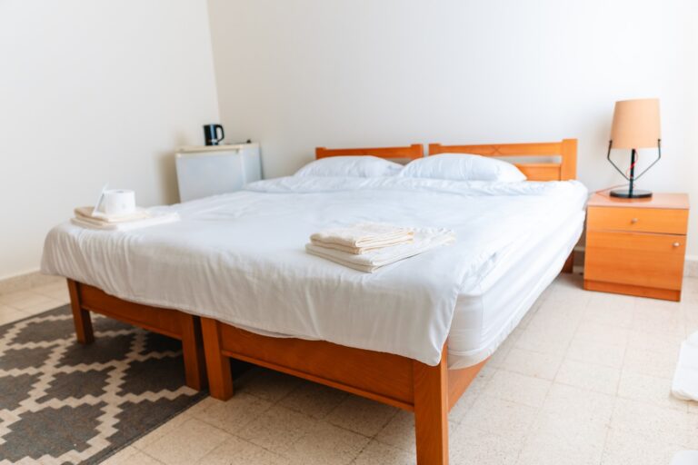 nh-dorm-room-06