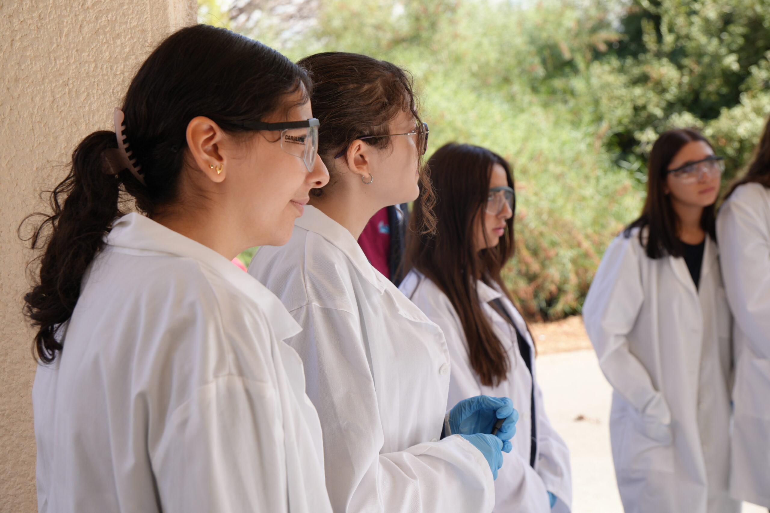 MEU students working in a science learning environment